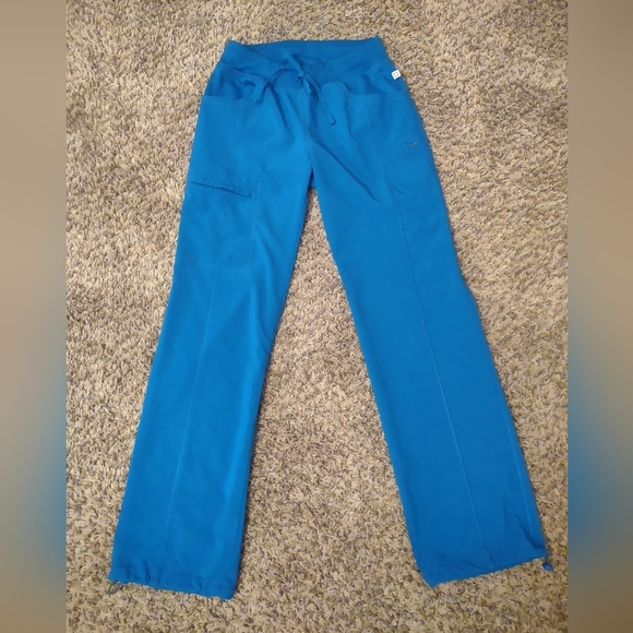 Cherokee Infinity Scrub Set - Picture 2 of 4